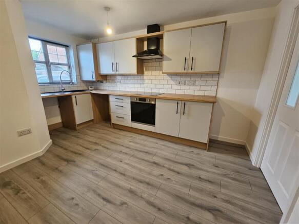 3 bed Semi-Detached to rent Image 4