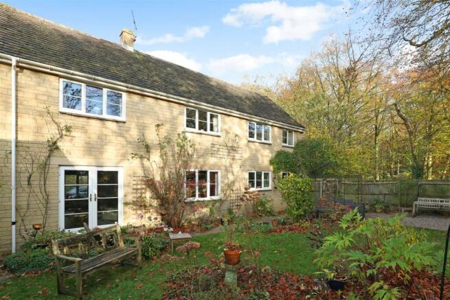 15 Sibree Close back of house.jpg