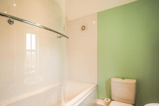 En-suite Bathroom Tw