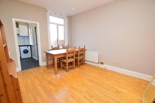 3 bed House to rent Image 5