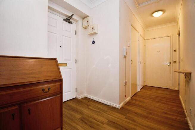 2 bed Retirement Property for sale Image 7