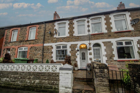 School Street, Llanbradach, CF83