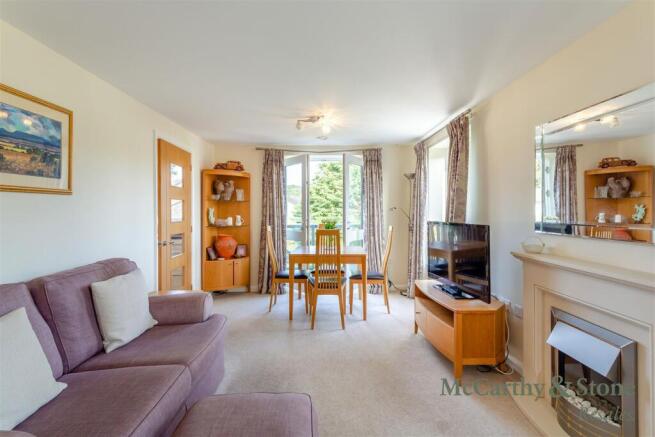 8706131-interior02.jpg
