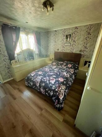 Bedroom 1 image 6