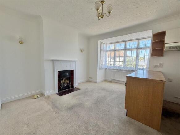 LOUNGE/KITCHEN