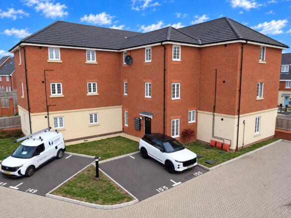 2-bed flat on Hexham Grove, Houghton Regis, Dunstable, Bedfordshire, LU5, £57,500