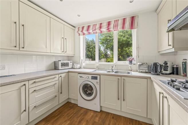 Montrose Avenue, Twickenham, TW2 photo 4