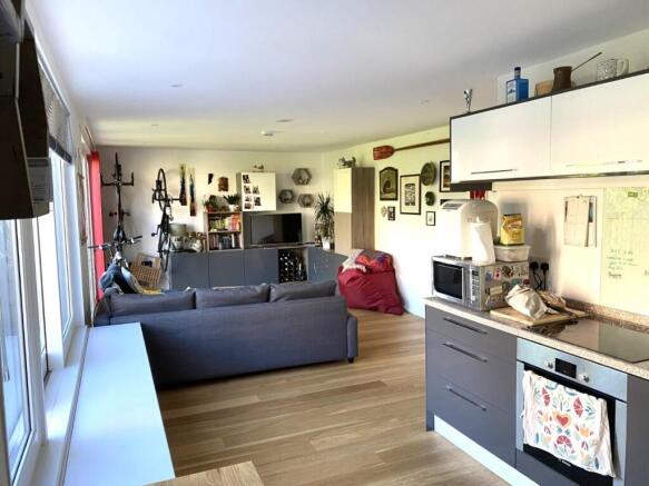 kitlivingroom.jpg