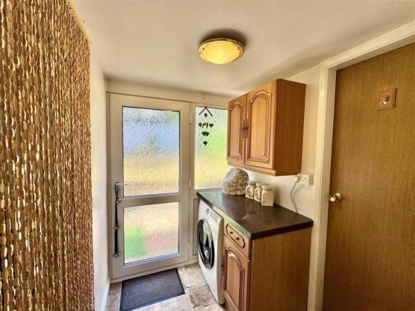 4 bed Detached for sale Image 8