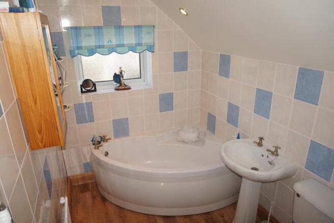 Bathroom.JPG