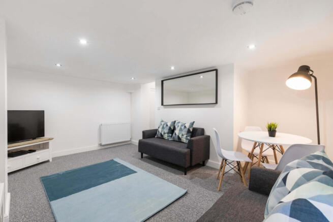 6 bed House to rent Image 10