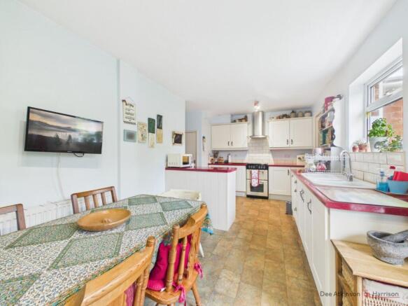 Kitchen/Dining Area