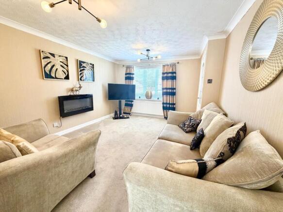 3 bed Semi-Detached for sale Image 4