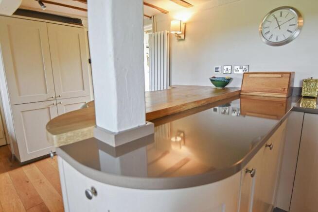 Manor Road, Oving, Buckinghamshire.  photo 4