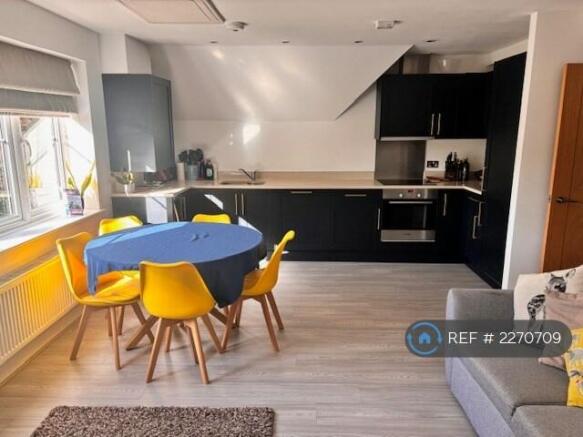 Kitchen / Lounge