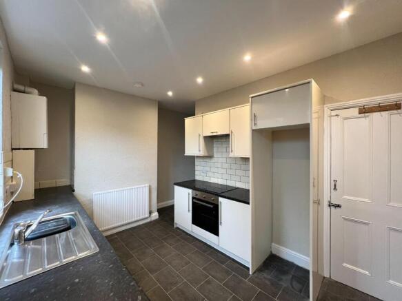 2 bed Terraced to rent Image 4