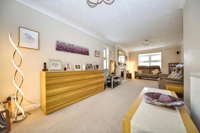 4 bed Detached for sale Image 7
