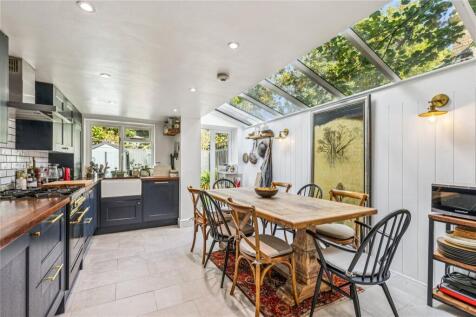 Simpson Street, SW11