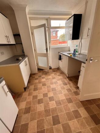 2 bed End of Terrace to rent Image 4