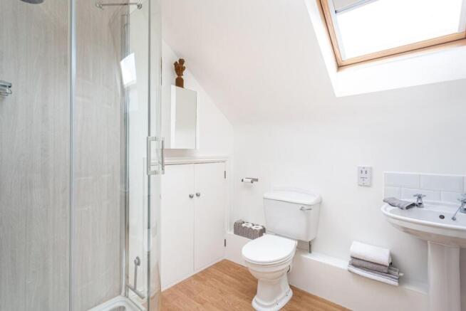 5 bed Detached for sale Image 10