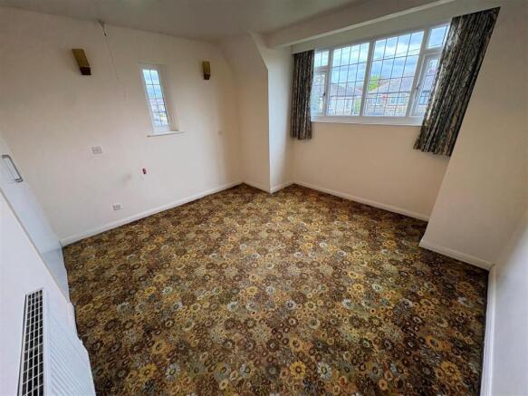 4 bed Detached for sale Image 11