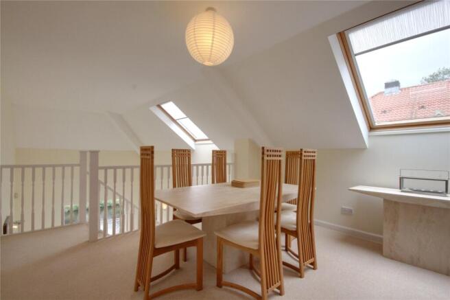 3 bed Flat to rent Image 10
