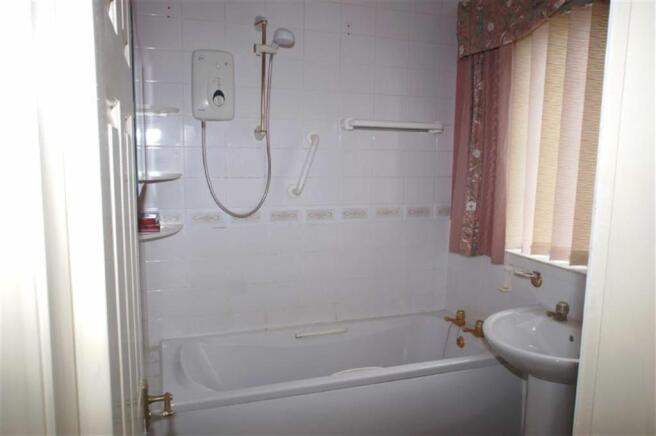 En-Suite Bathroom & 