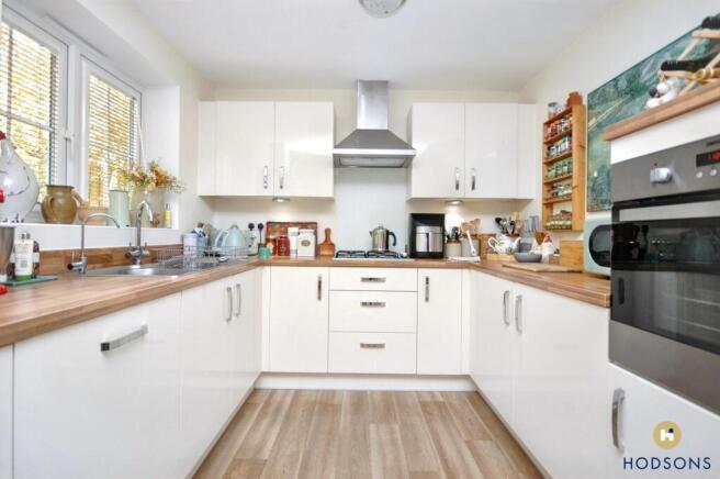 4 bed Detached for sale Image 8