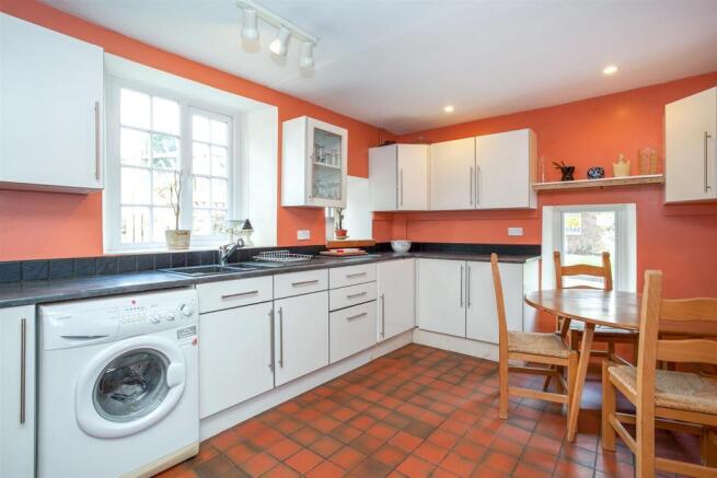 Kitchen 5.jpg
