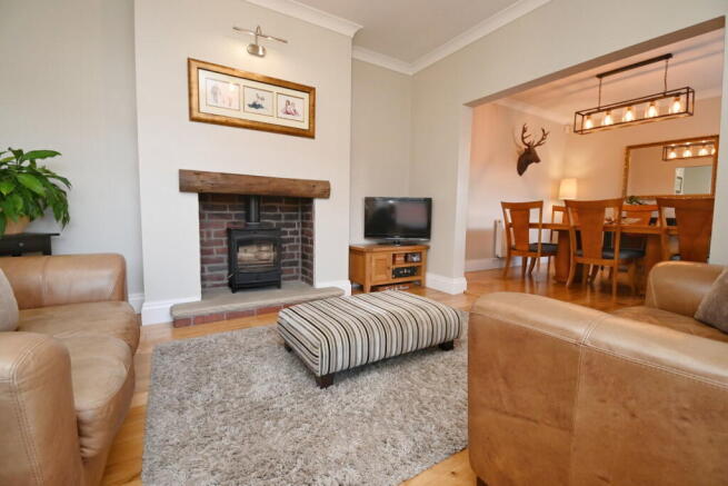 5 bed Detached for sale Image 7