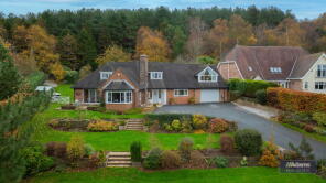 Sunning Hill, Delph Lane, Daresbury, Warrington WA4 4AN