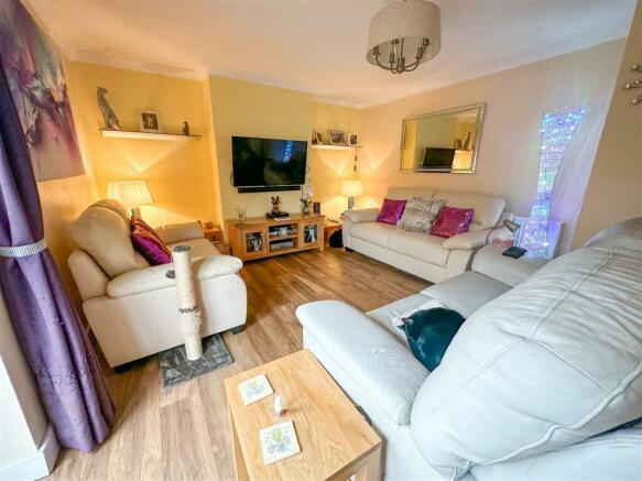 ALTERNATE VIEW OF LOUNGE