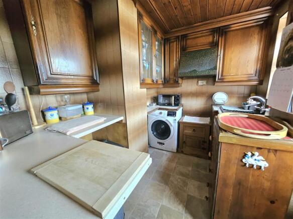 4 bed Semi-Detached for sale Image 4