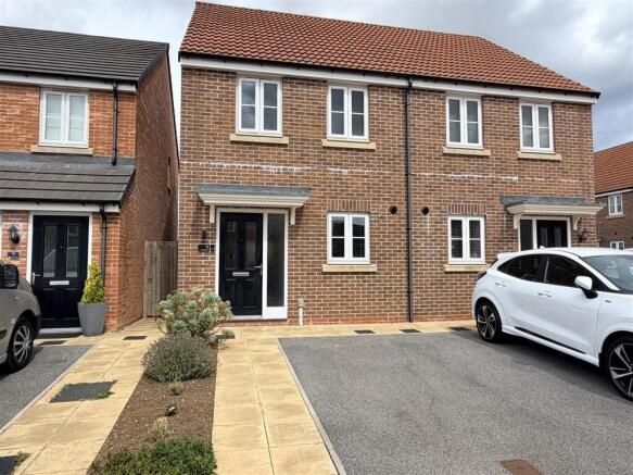 2 bed Semi-Detached for sale in scarborough