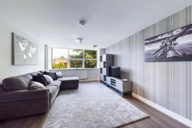 Lounge/Dining Area
