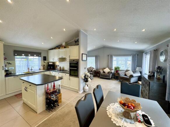 OPEN PLAN KITCHEN/LIVING/DINING ROOM