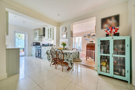 Russell Gardens, Whetstone, N20