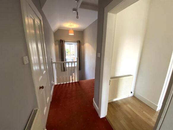 STAIRCASE & LANDING