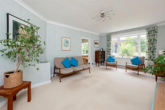 14 Cotswold Close 2449-3.jpg