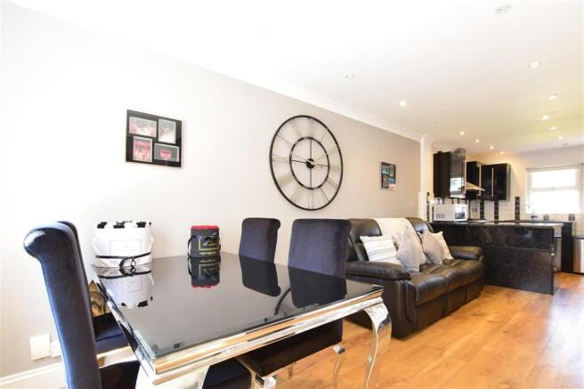Lounge/Dining / Kitchen Area