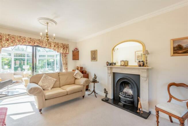 8555122-interior08v.jpg