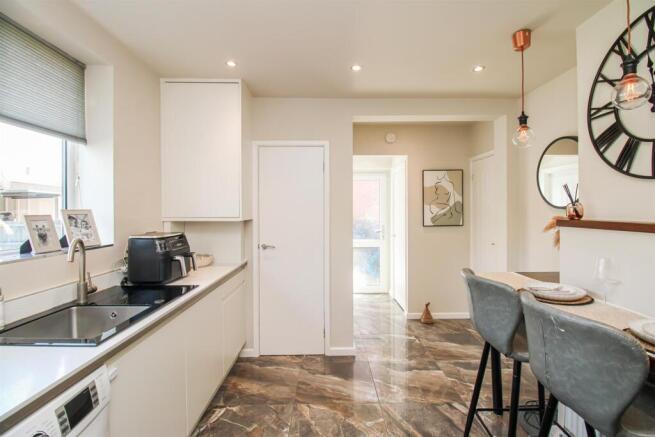 2 bed Semi-Detached for sale Image 3