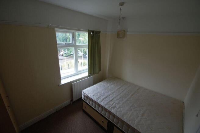 4 bed House to rent Image 8