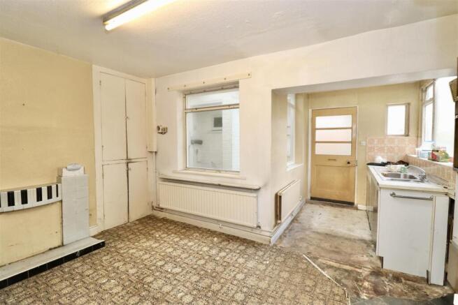 4 bed Detached for sale Image 4