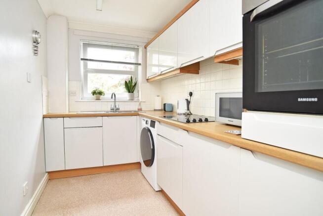 2 bed Flat for sale Image 8