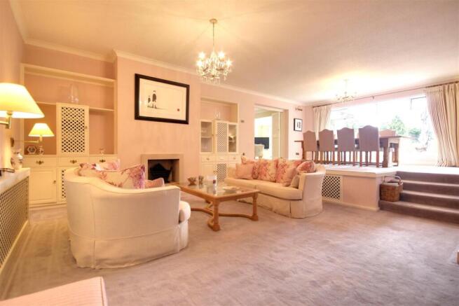 6 bed Detached for sale Image 8