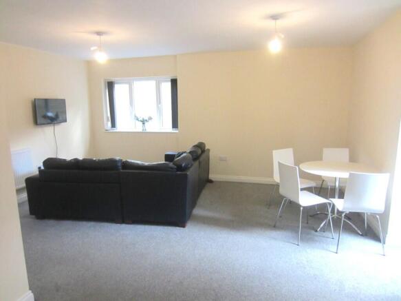 1 bed House Share to rent Image 4