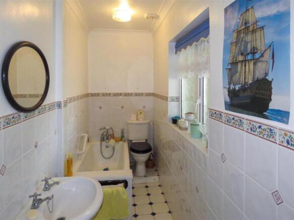 Bathroom.JPG