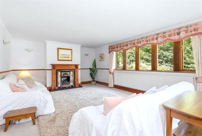 4 bed Detached for sale Image 6