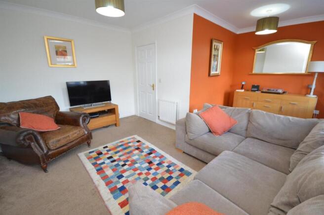 4 bed Town House to rent Image 4